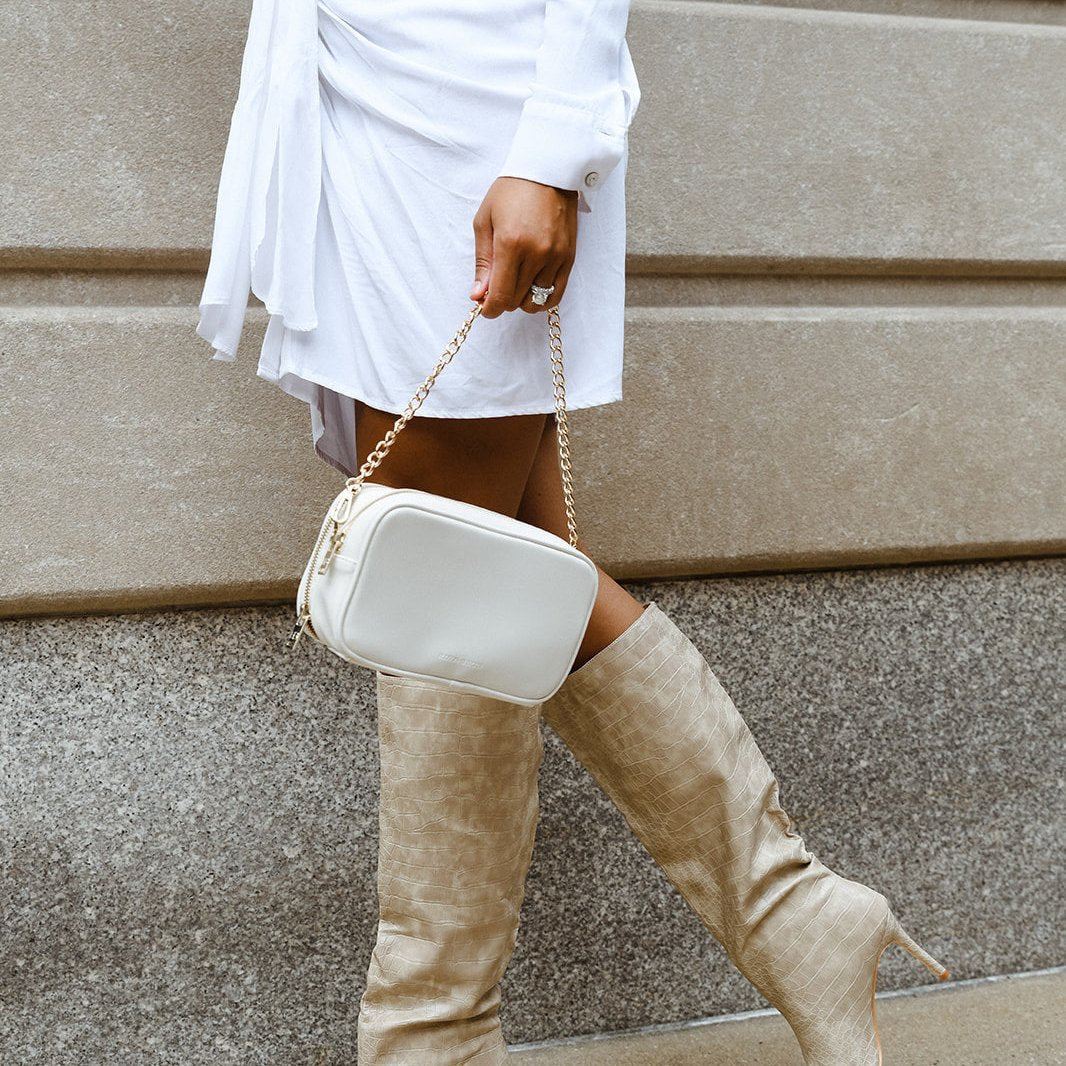 A multifunctional beauty bag for essentials