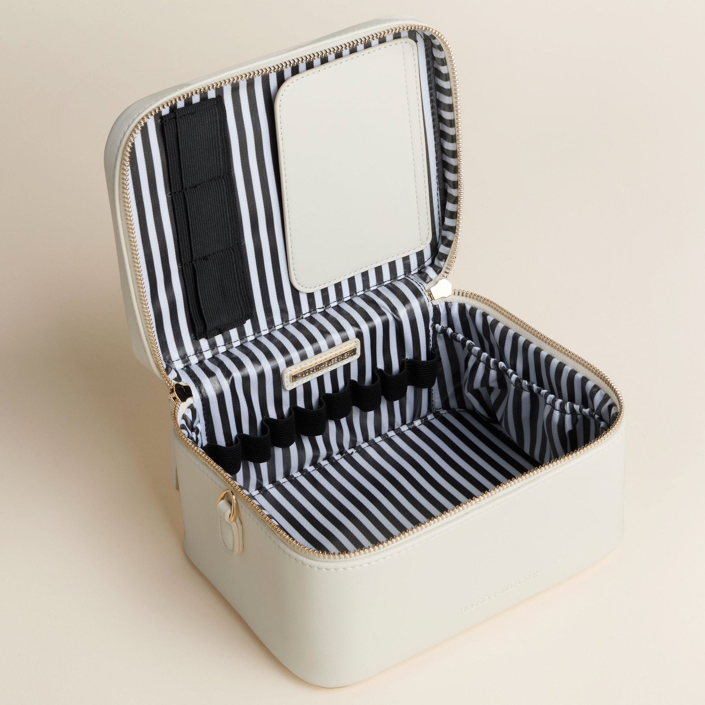 functional and spacious makeup organizer perfect for traveling