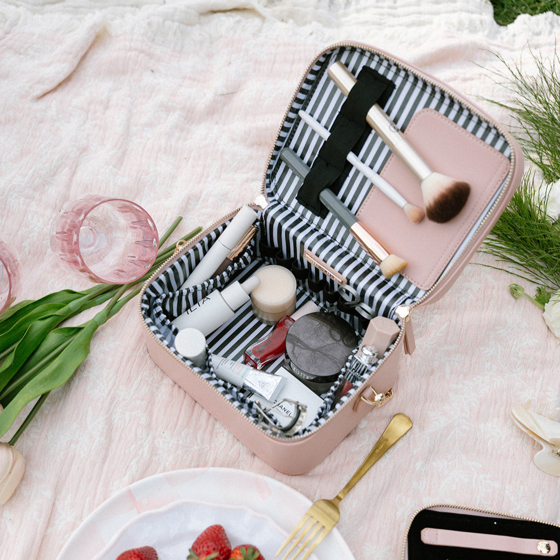 cosmetic case multifunctional waterproof and spillproof